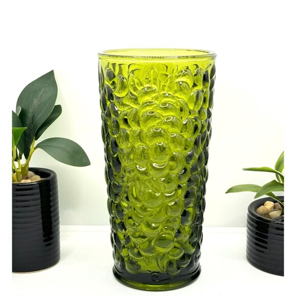 Vintage MCM Avocado Green Grape Design Glass Vase Approx. Size 7.5" Tall - Picture 1 of 7
